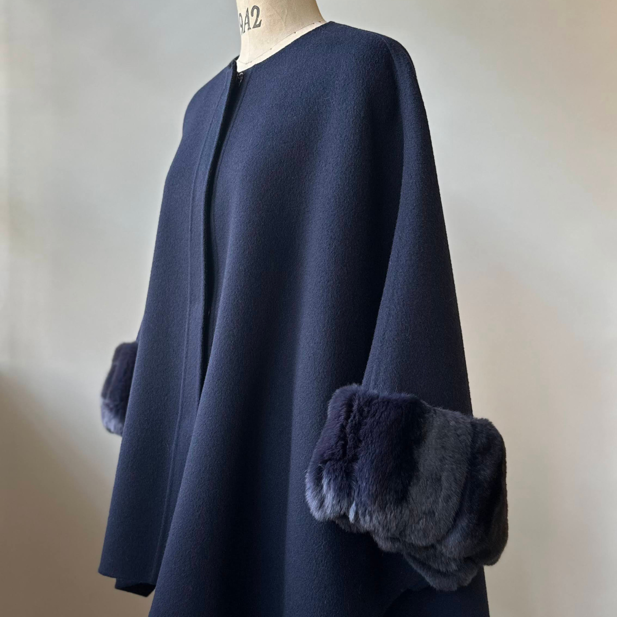 【リメイク事例】尾州ウールで仕立てたファートリミングケープ DF-U003